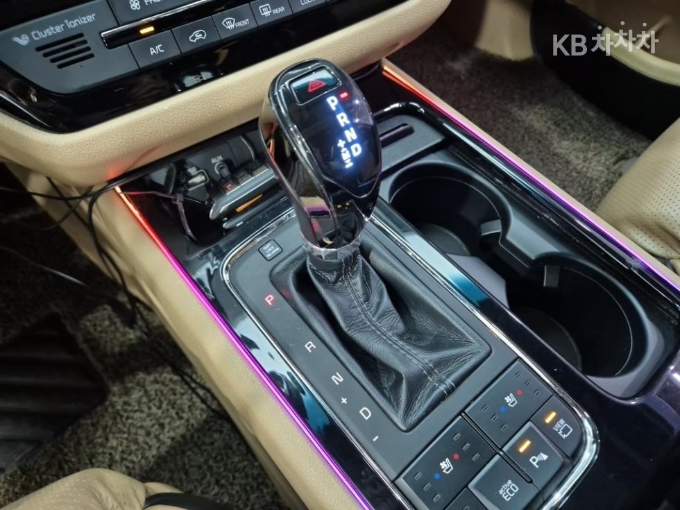 Kia Carnival — miniaturë 8