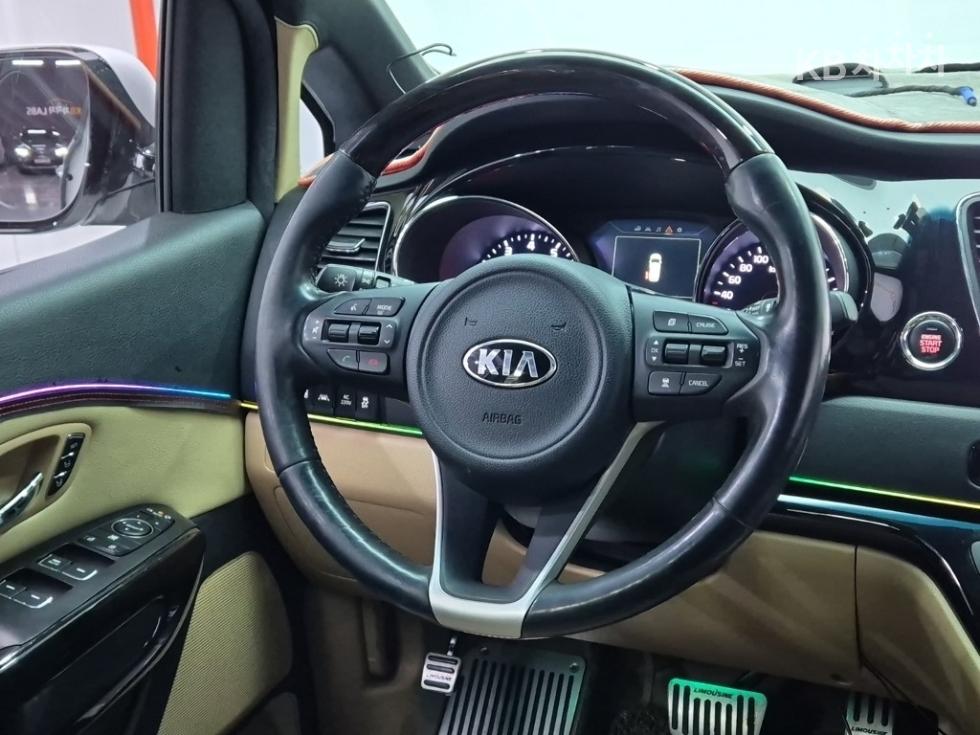 Kia Carnival — miniaturë 9