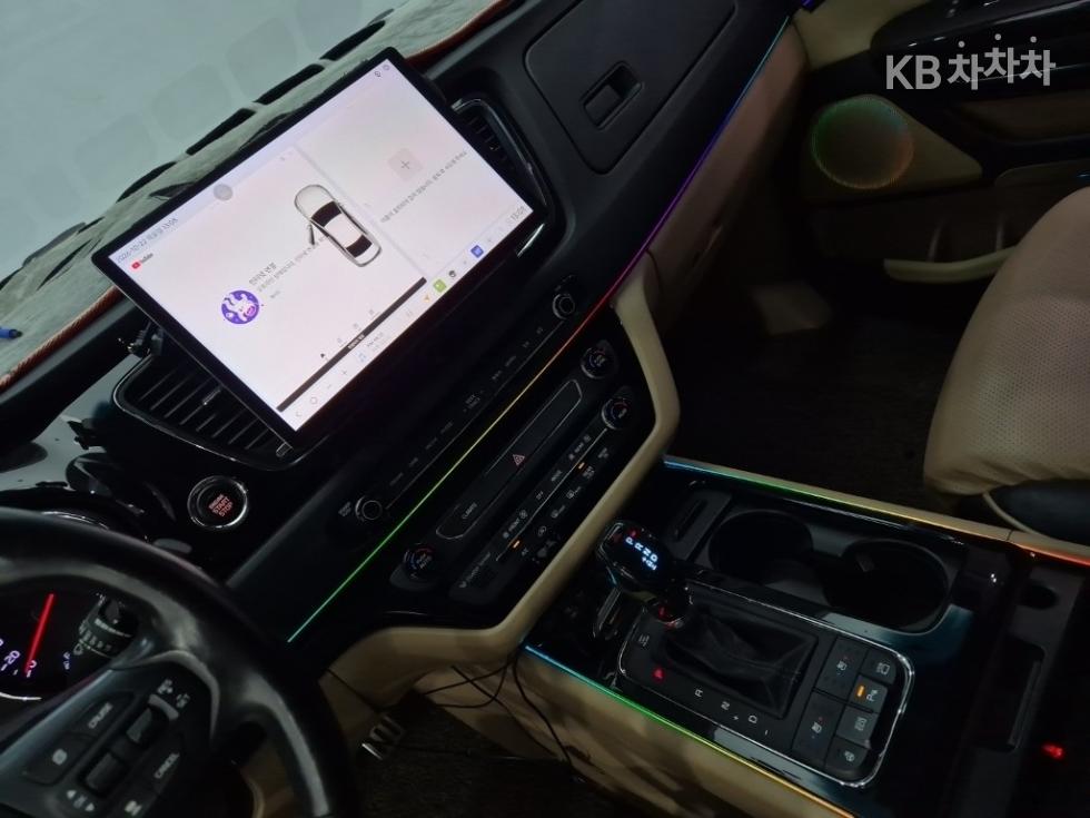 Kia Carnival — miniaturë 10