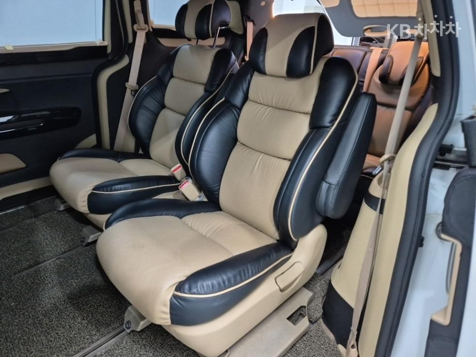 Kia Carnival — miniaturë 12
