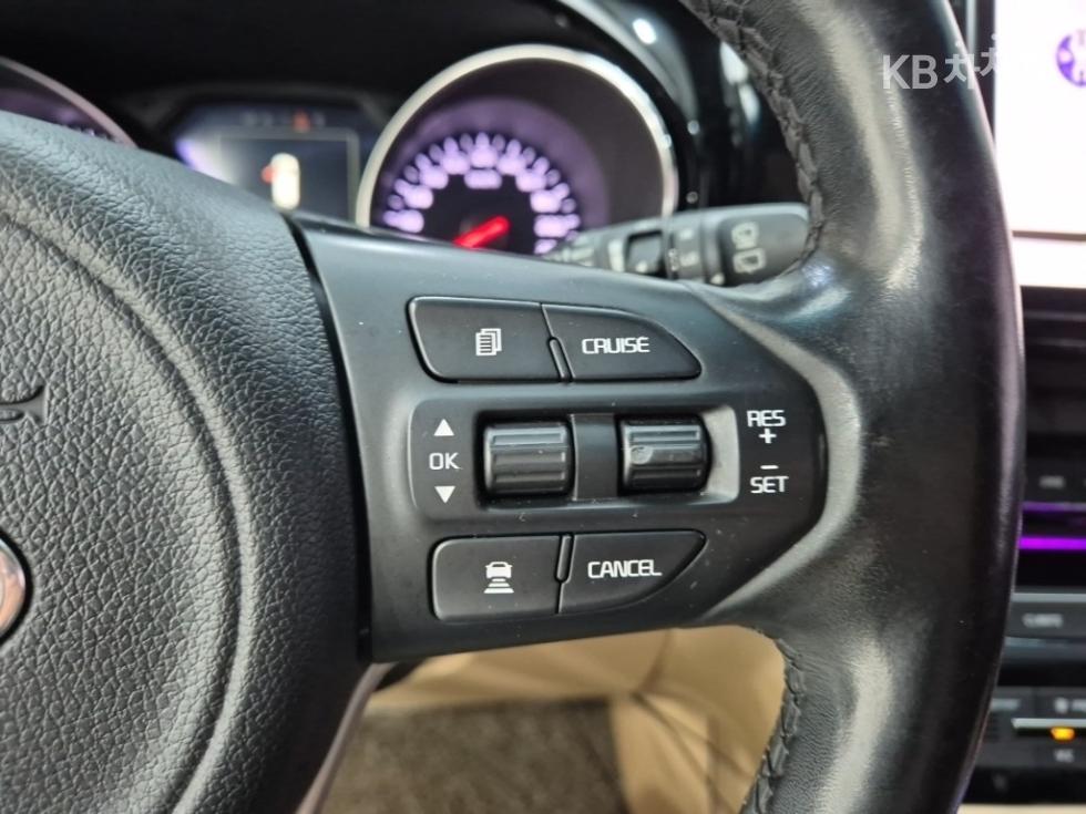Kia Carnival — miniaturë 15