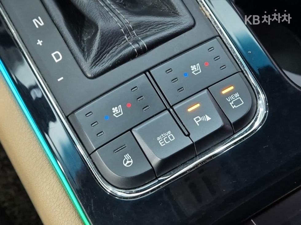 Kia Carnival — miniaturë 17