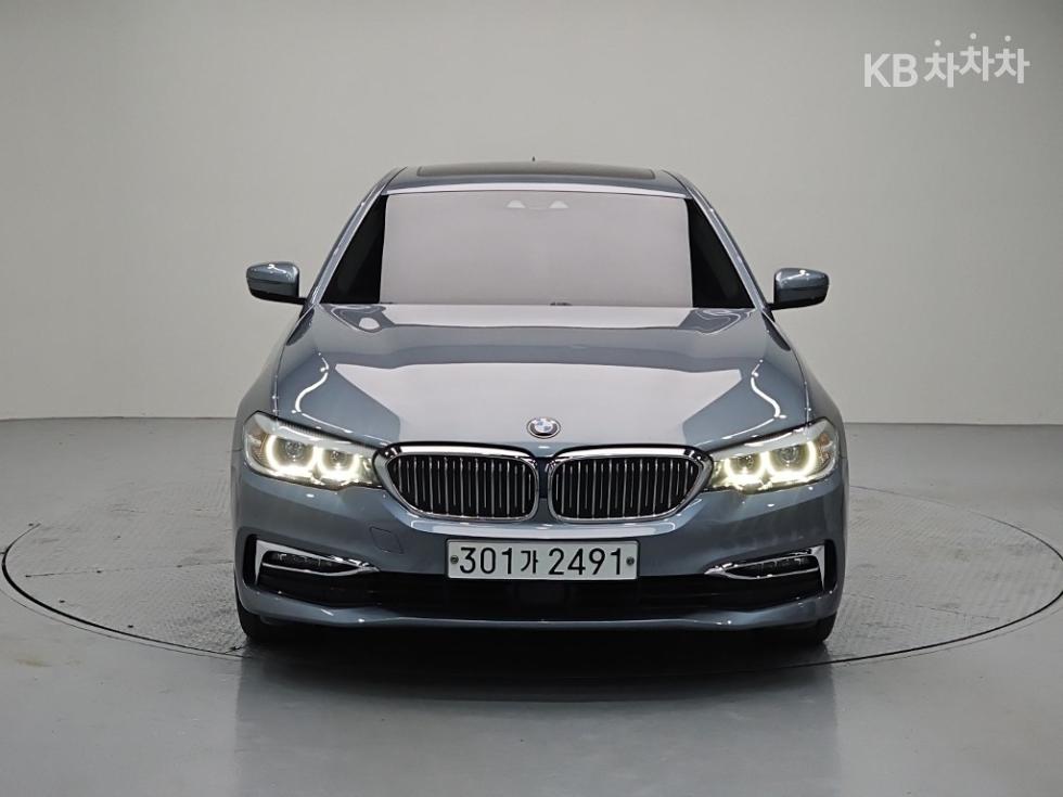BMW 5 Series Luxury — фото 2