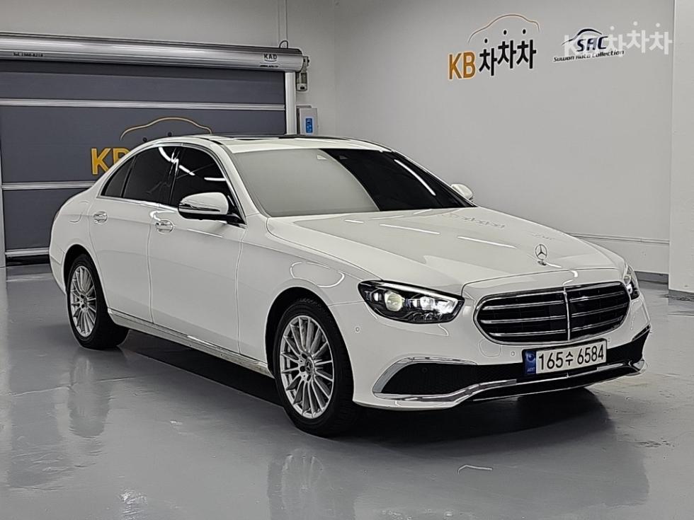 Mercedes-Benz E-Class Exclusive — фото 4