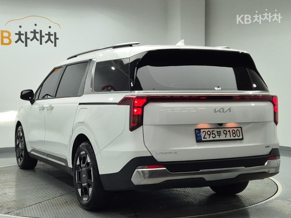 Kia Carnival — miniaturë 2