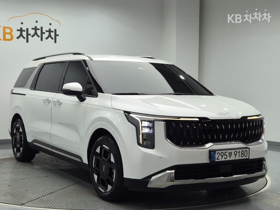 Kia Carnival — miniaturë 4