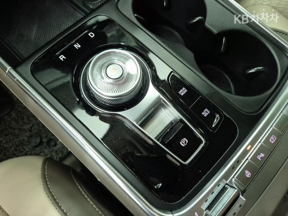 Kia Carnival — miniaturë 8