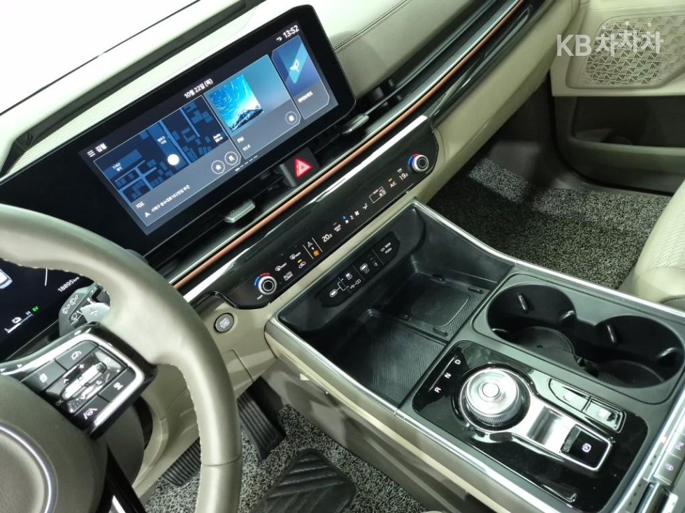Kia Carnival — miniaturë 10