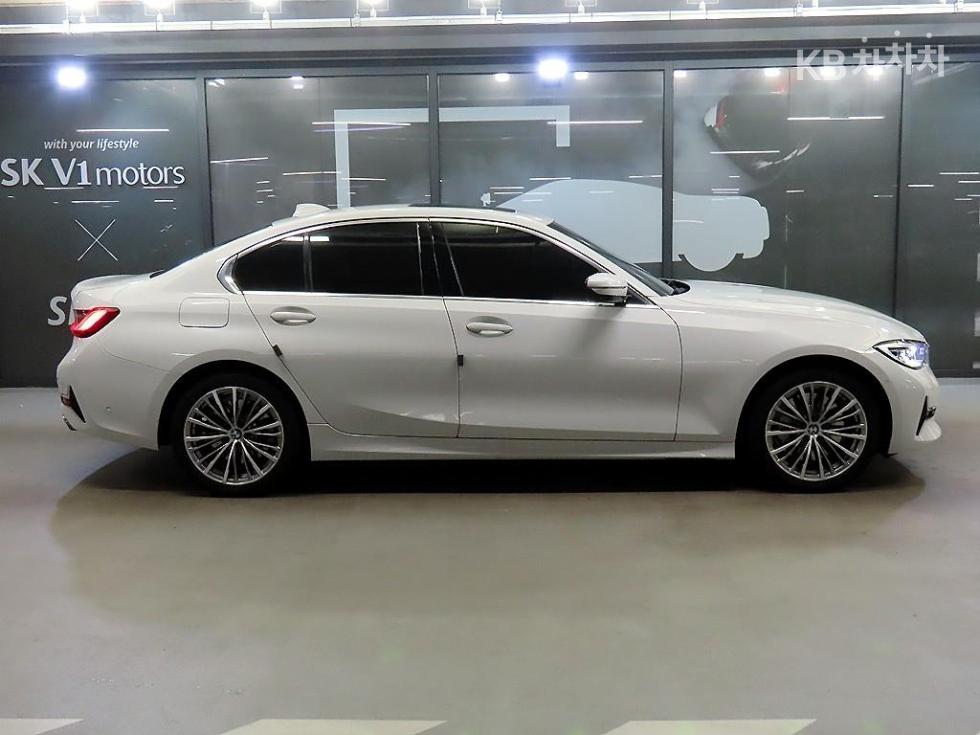 BMW 3 Series Luxury Line — фото 3