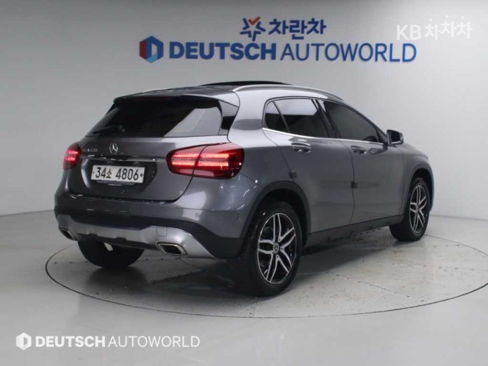 Mercedes-Benz GLA-Class BASE MODEL — фото 2