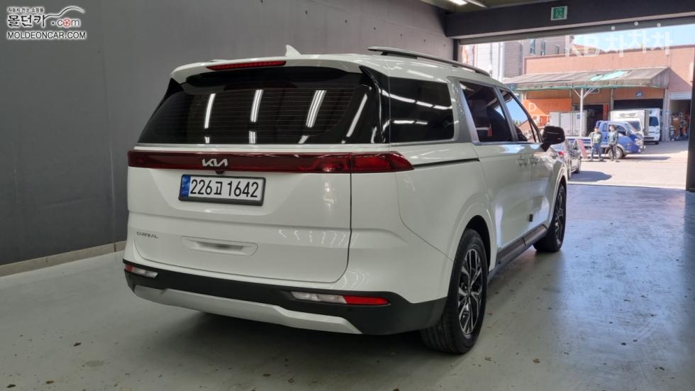 Kia Carnival — miniaturë 2