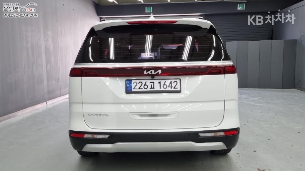 Kia Carnival — miniaturë 4