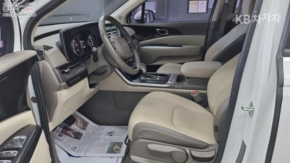 Kia Carnival — miniaturë 9