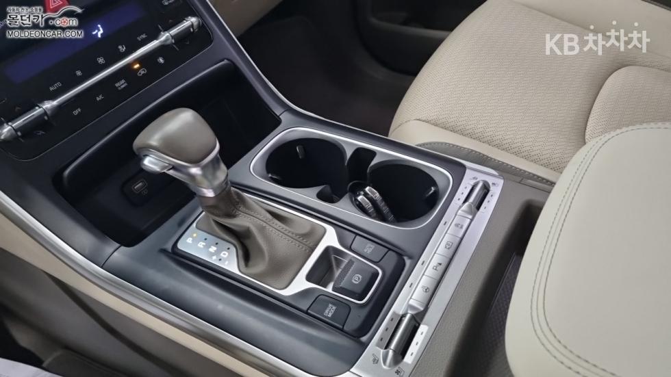 Kia Carnival — miniaturë 14