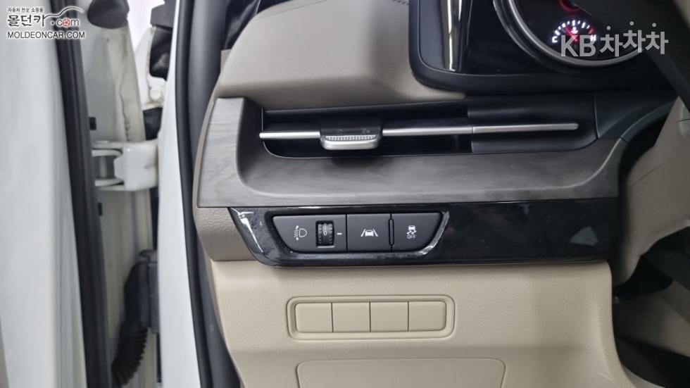 Kia Carnival — miniaturë 16