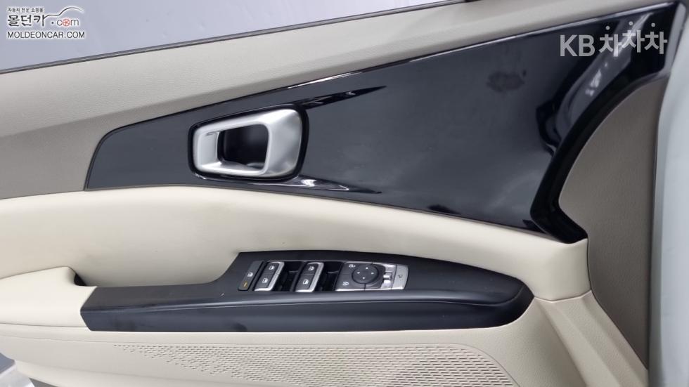 Kia Carnival — miniaturë 17