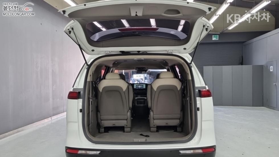 Kia Carnival — miniaturë 18