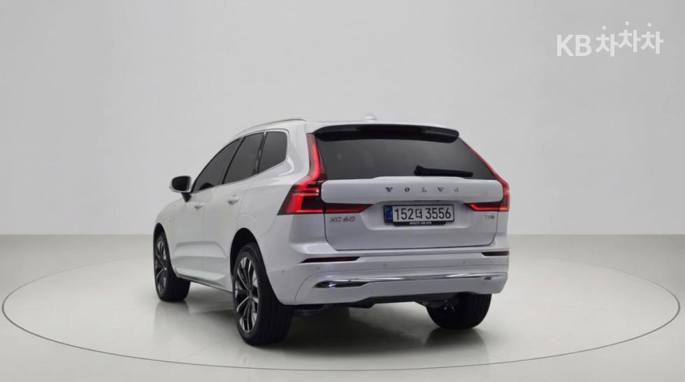 Volvo XC60 Ultra Bright — фото 3