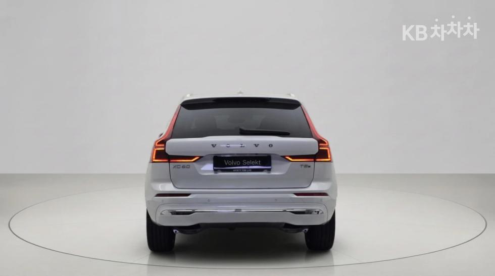Volvo XC60 Ultra Bright — фото 4