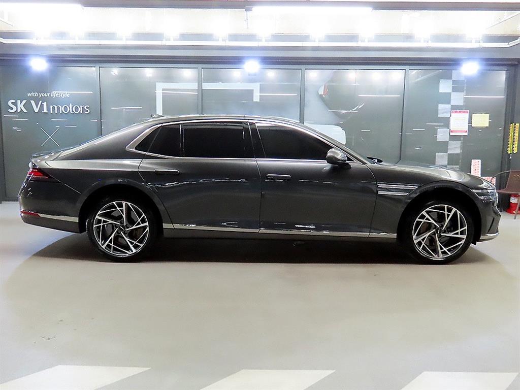 Genesis G90 BASE MODEL — фото 3