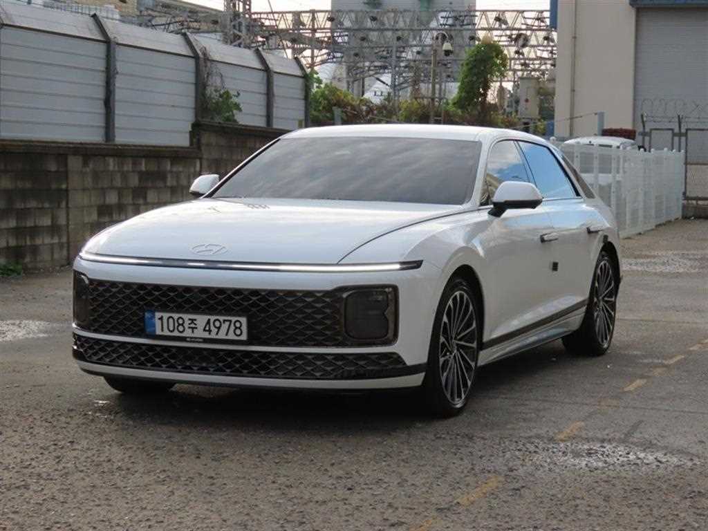 Hyundai Grandeur Calligraphy Black Exterior — фото 2