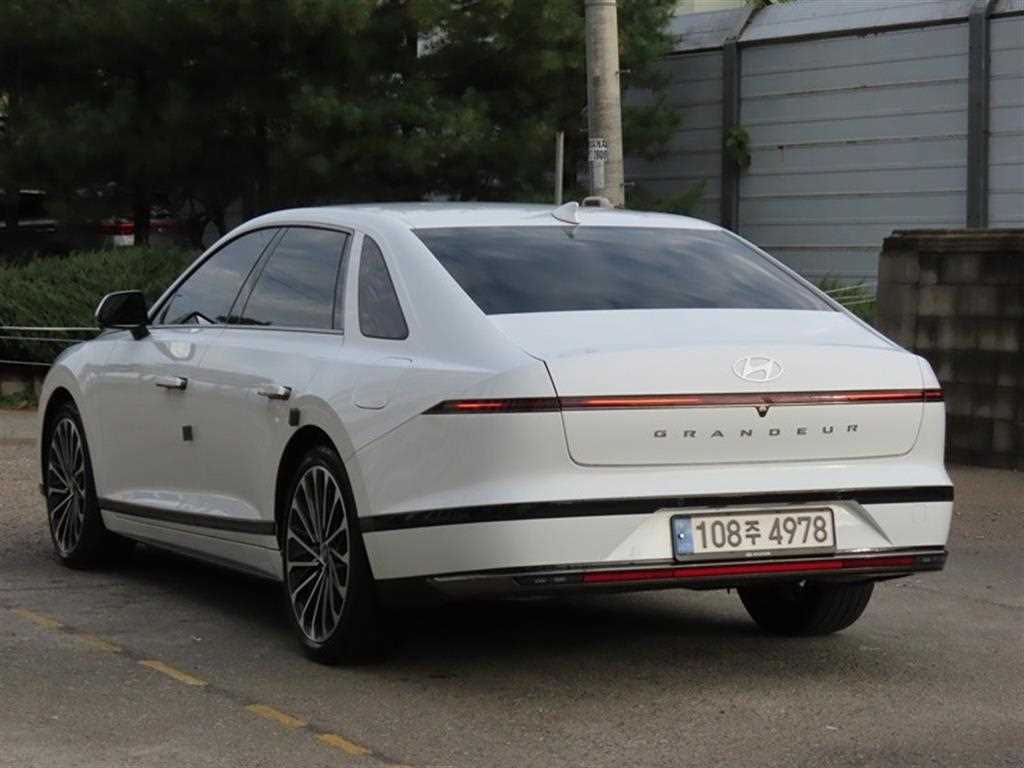 Hyundai Grandeur Calligraphy Black Exterior — фото 3