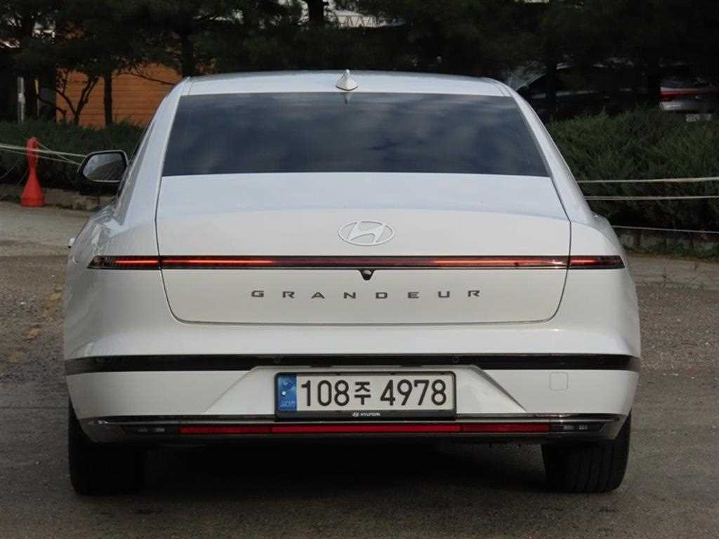 Hyundai Grandeur Calligraphy Black Exterior — фото 4