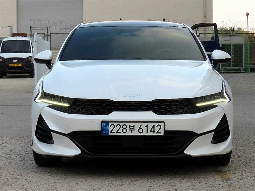 Kia K5 SIGNATURE — фото 1