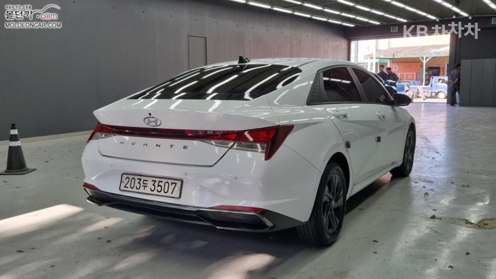 Hyundai Avante — фото 2