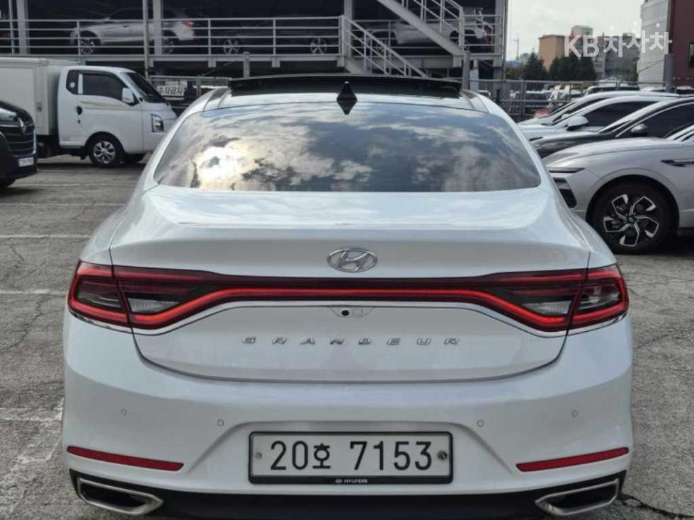 Hyundai Grandeur BASE MODEL — фото 3