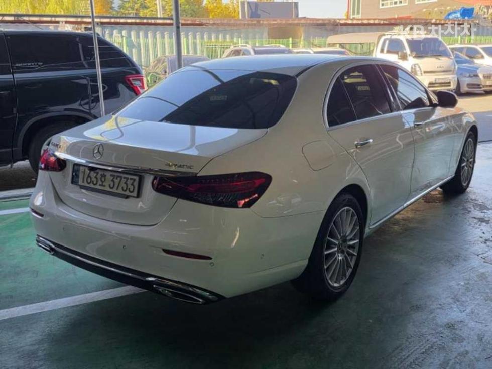 Mercedes-Benz E-Class Exclusive — фото 4
