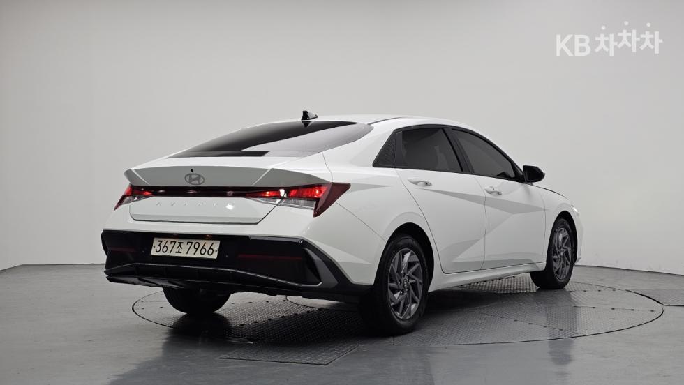Hyundai Avante — фото 2