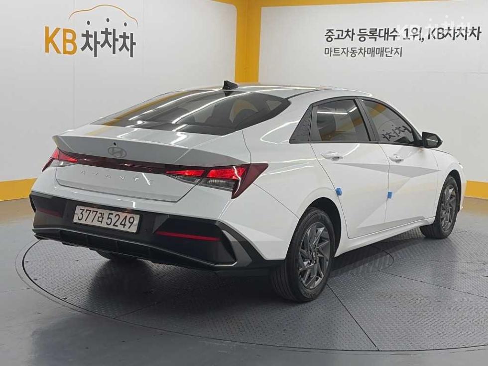 Hyundai Avante — фото 4