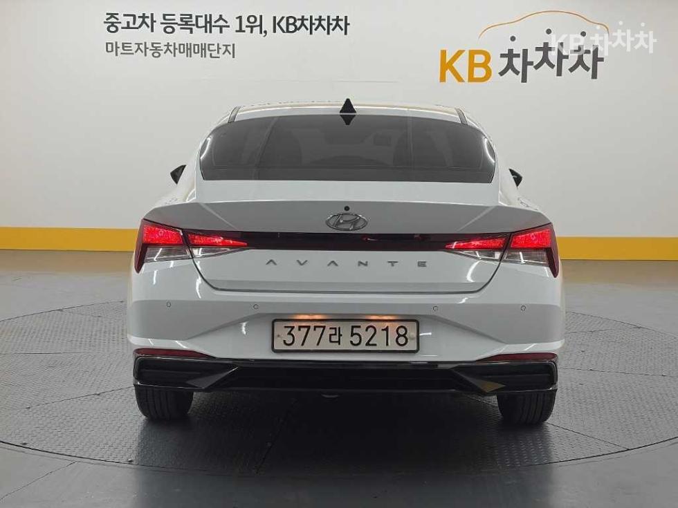 Hyundai Avante — фото 3