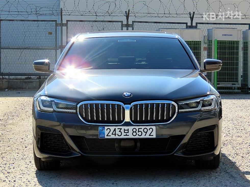 BMW 5 Series M Sport — фото 1