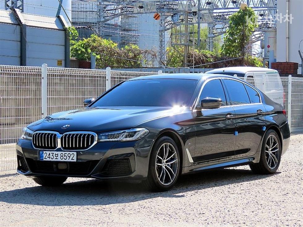 BMW 5 Series M Sport — фото 2