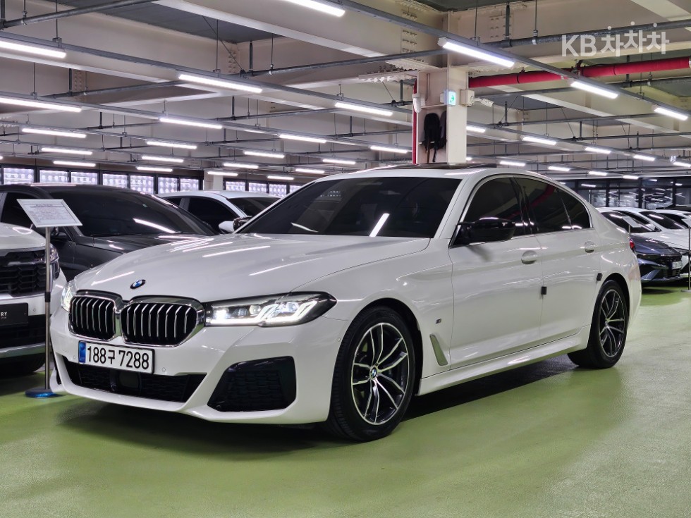 BMW 5 Series M Sport — фото 1