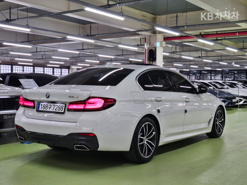 BMW 5 Series M Sport — фото 2