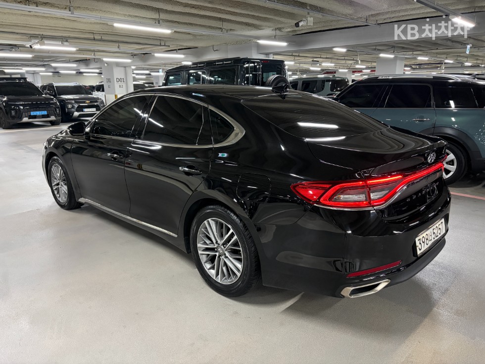 Hyundai Grandeur BASE MODEL — фото 3