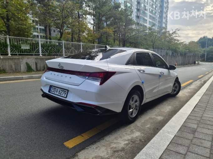 Hyundai Avante — фото 4