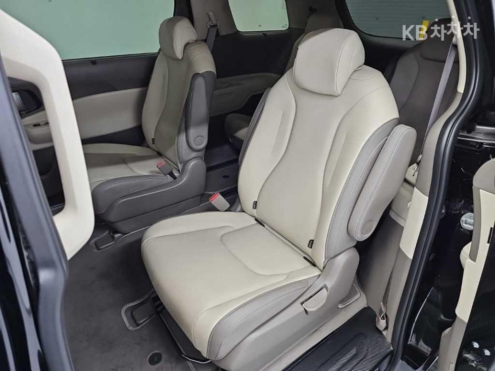 Kia Carnival — miniaturë 12