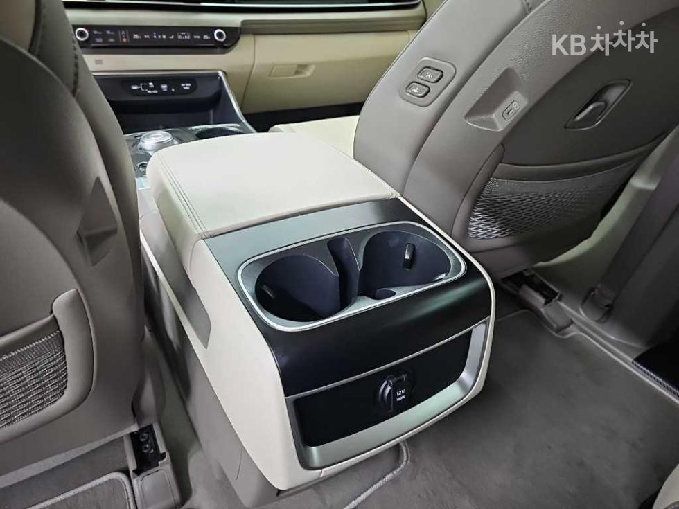 Kia Carnival — miniaturë 13