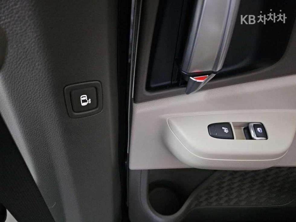 Kia Carnival — miniaturë 14