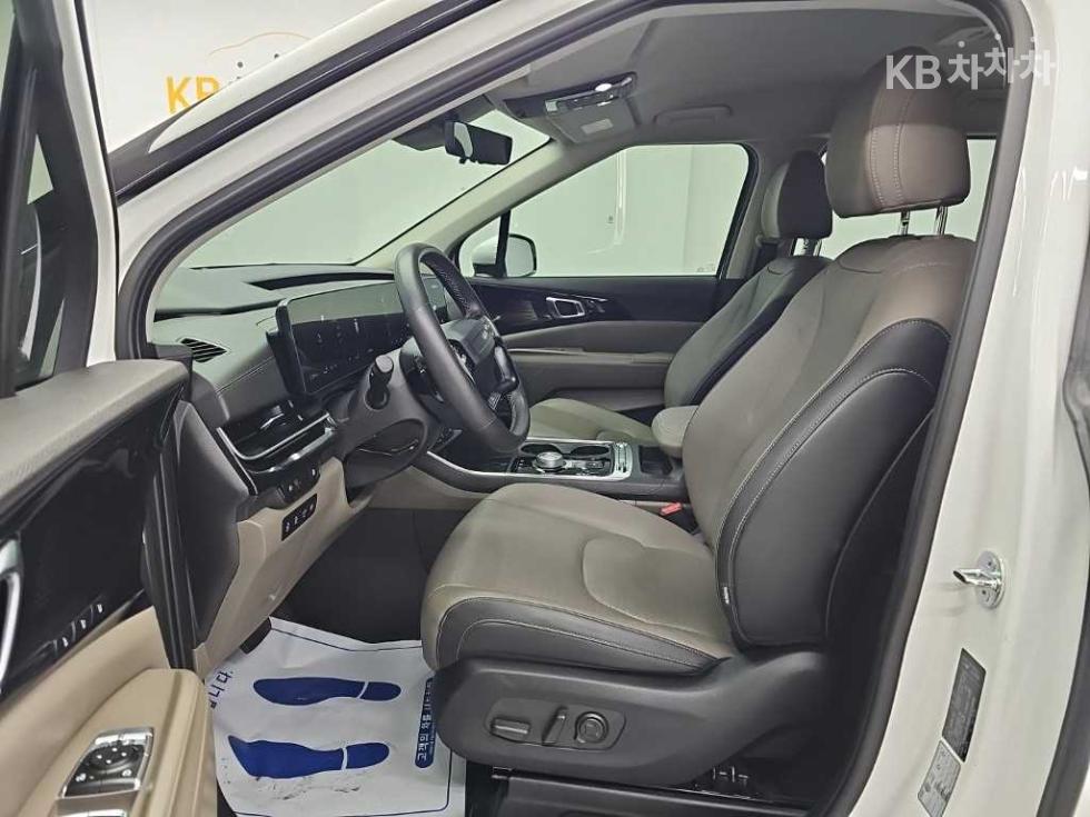 Kia Carnival — miniaturë 11