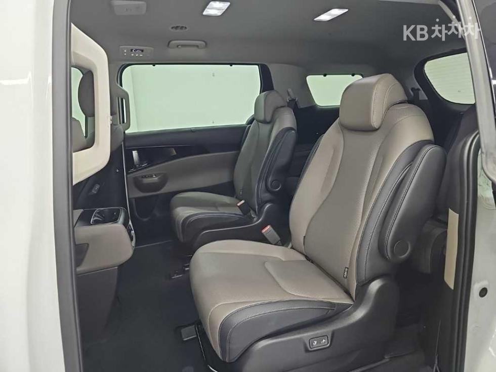 Kia Carnival — miniaturë 12