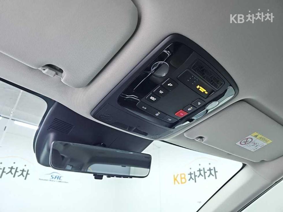 Kia Carnival — miniaturë 17