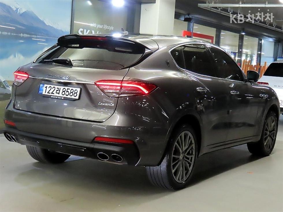 Maserati Levante Gran Sport — фото 4
