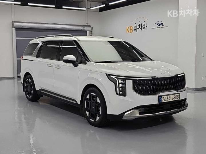 Kia Carnival — miniaturë 4