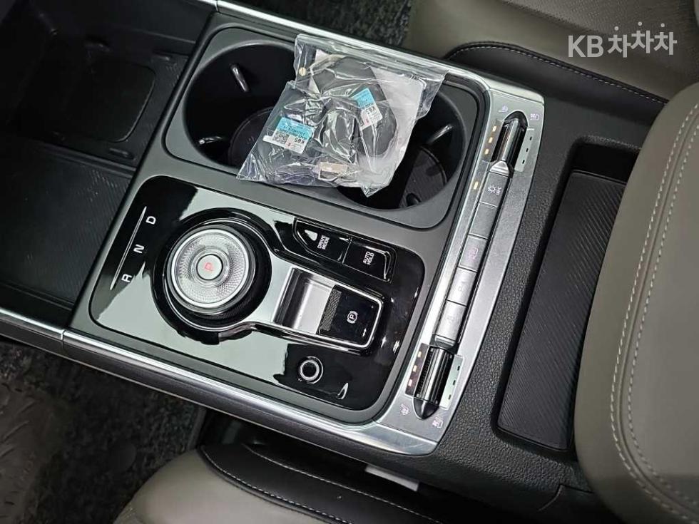 Kia Carnival — miniaturë 8