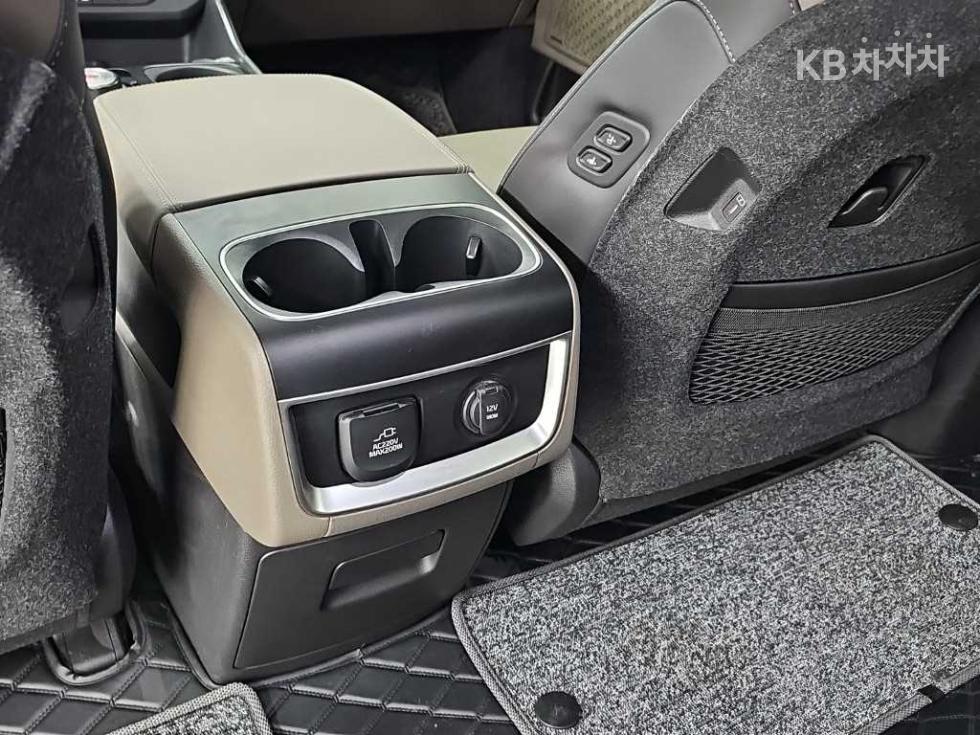 Kia Carnival — miniaturë 15